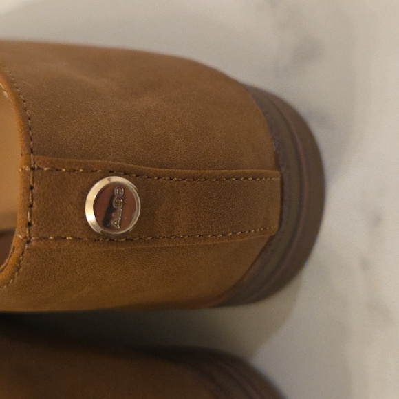 Aldo Women's Tan Flats - Picture 2 of 7